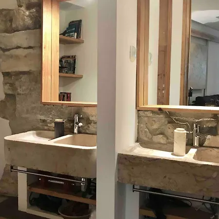 아파트 Lindo Loft In The Centre Of Lisbon, With Fireplace 리스본